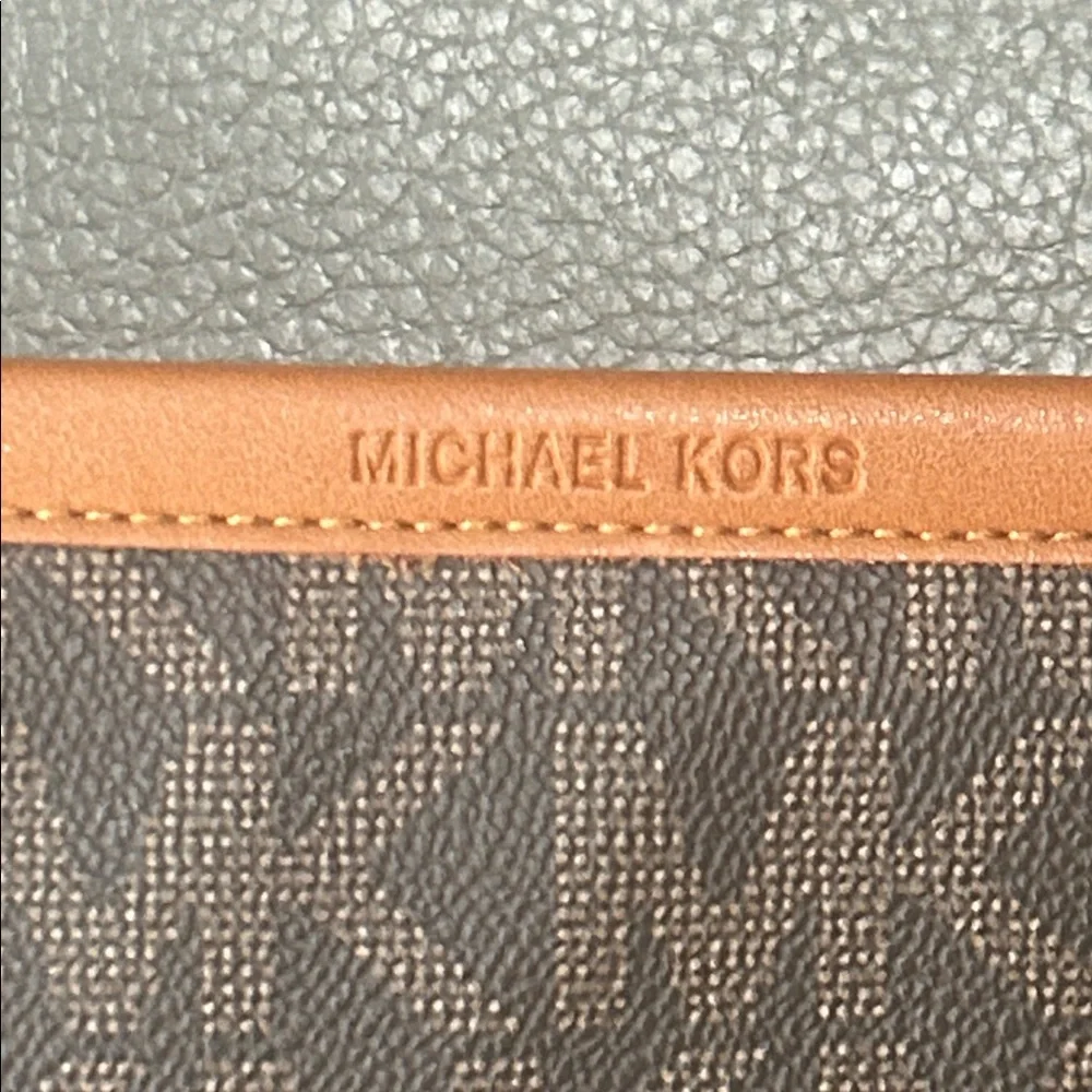 Michael Kors Signature Jet Set Logo Belt Bag - Picture 2 of 10